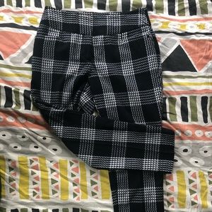 Cropped b&w plaid pants🖤